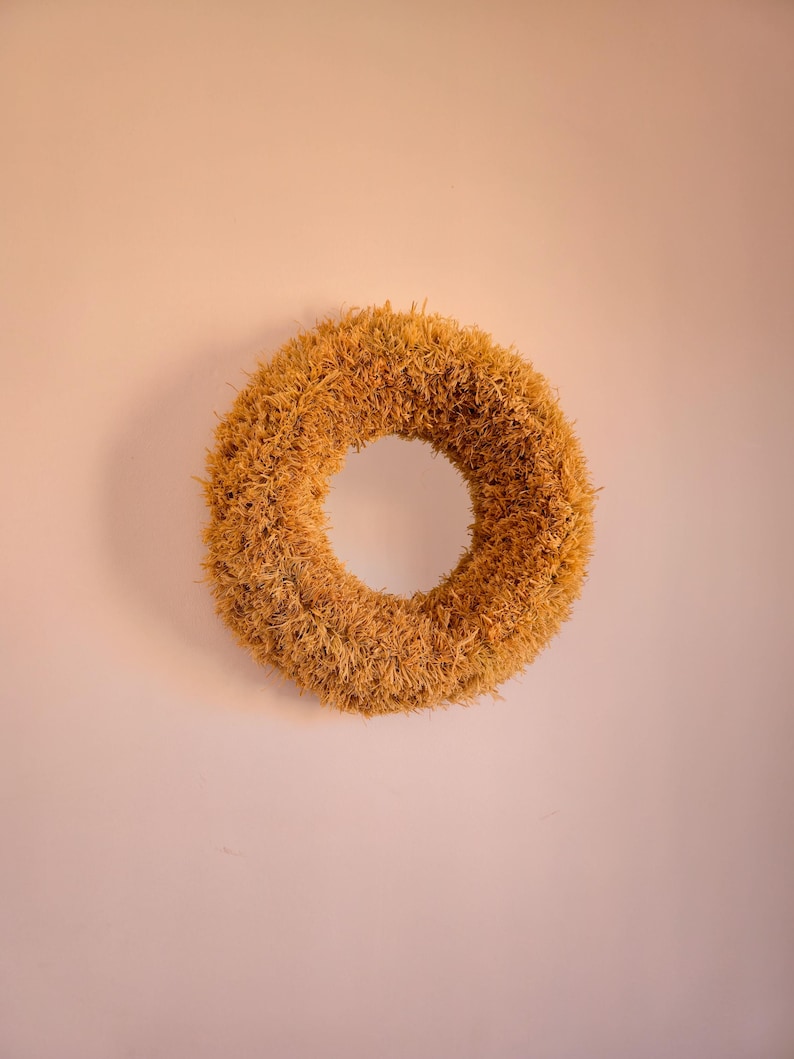 Moroccan raffia mirror in round shape