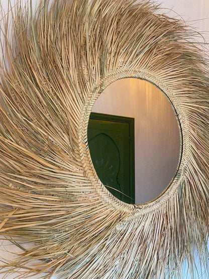 Round Moroccan mirror in paille