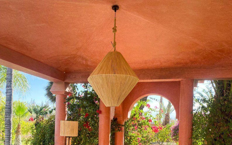 Round Pendant Light in Natural Raffia