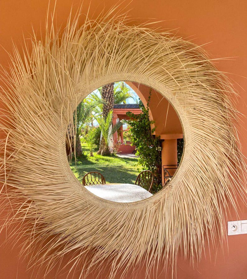 Round Moroccan mirror in paille