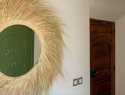 Round Moroccan mirror in paille