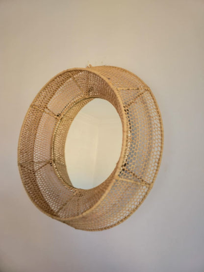 Moroccan raffia mirror in round shape
