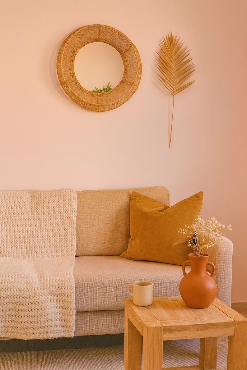 Moroccan raffia mirror in round shape