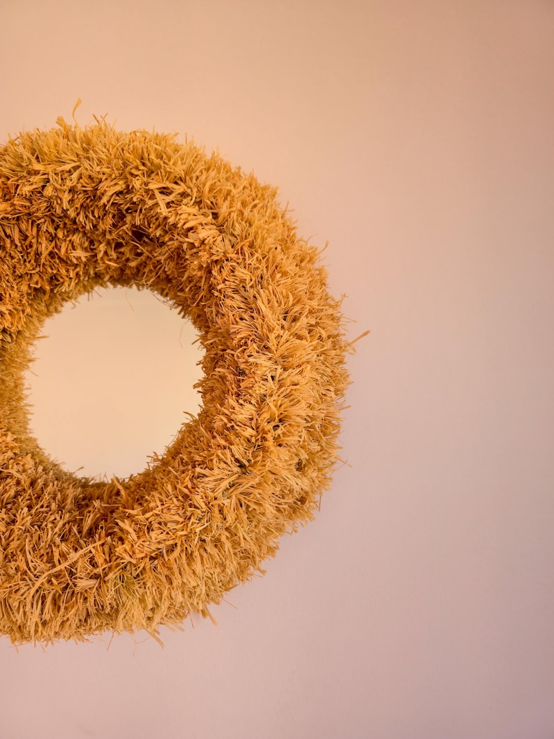 Moroccan raffia mirror in round shape