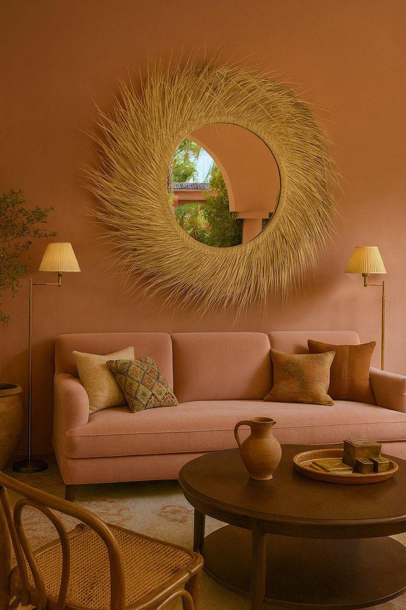 Round Moroccan mirror in paille